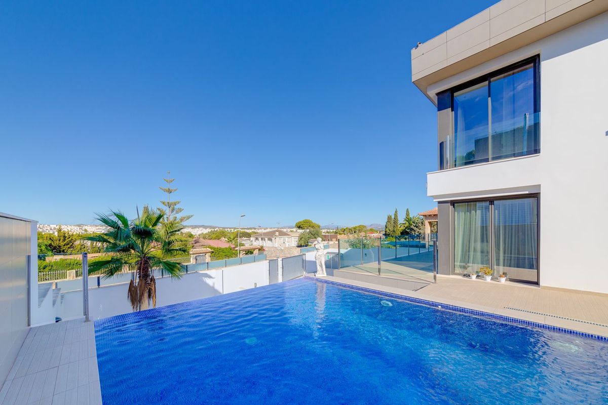 РОСКОШНАЯ ОТДЕЛЬНАЯ ВИЛЛА ПРОДАЕТСЯ – LOS BALCONES – LOS ALTOS DEL EDÉN 2