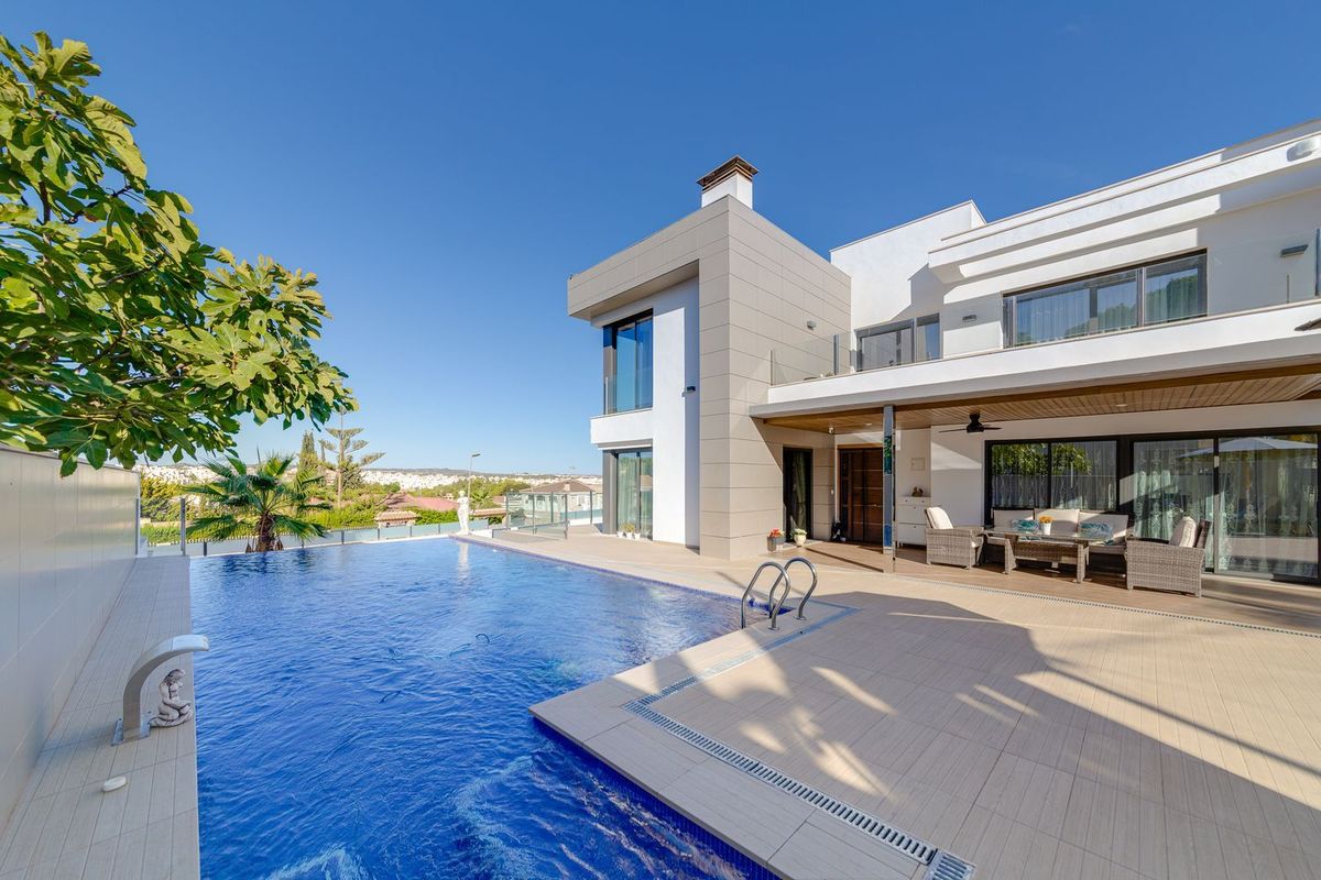 РОСКОШНАЯ ОТДЕЛЬНАЯ ВИЛЛА ПРОДАЕТСЯ – LOS BALCONES – LOS ALTOS DEL EDÉN 3