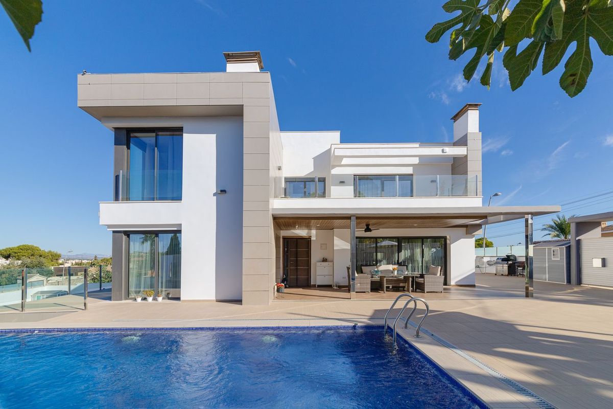 РОСКОШНАЯ ОТДЕЛЬНАЯ ВИЛЛА ПРОДАЕТСЯ – LOS BALCONES – LOS ALTOS DEL EDÉN 4