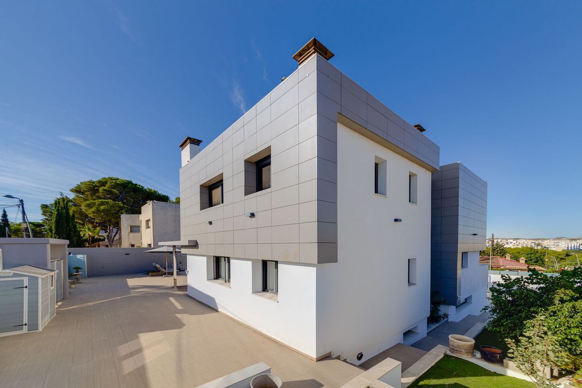 РОСКОШНАЯ ОТДЕЛЬНАЯ ВИЛЛА ПРОДАЕТСЯ – LOS BALCONES – LOS ALTOS DEL EDÉN