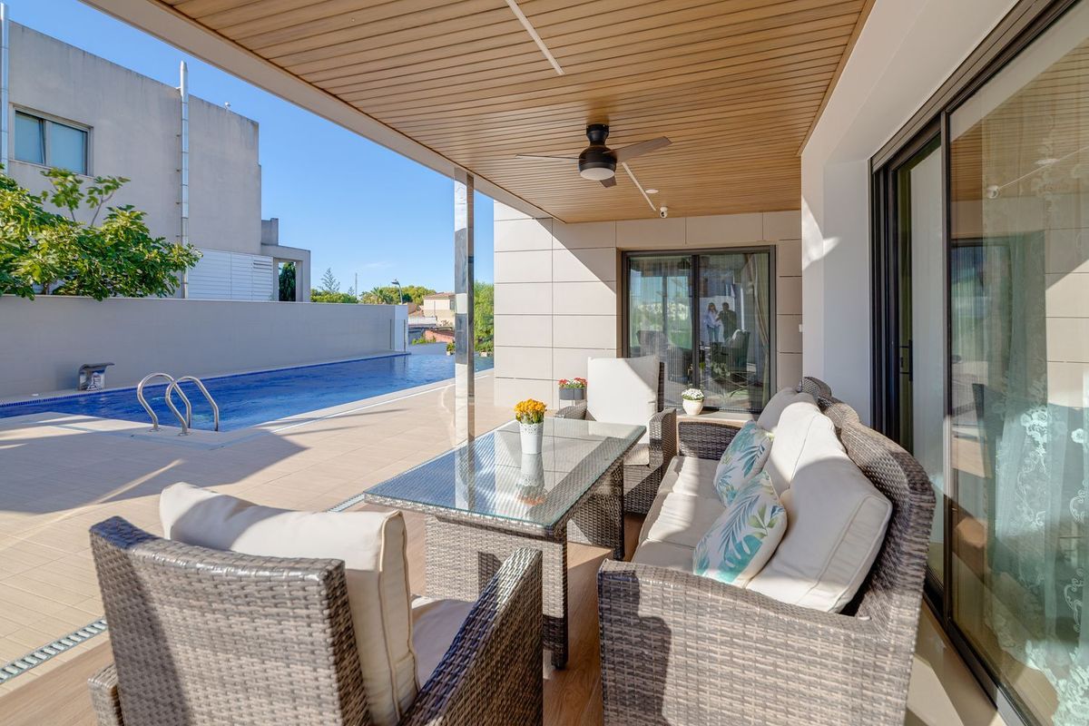 РОСКОШНАЯ ОТДЕЛЬНАЯ ВИЛЛА ПРОДАЕТСЯ – LOS BALCONES – LOS ALTOS DEL EDÉN