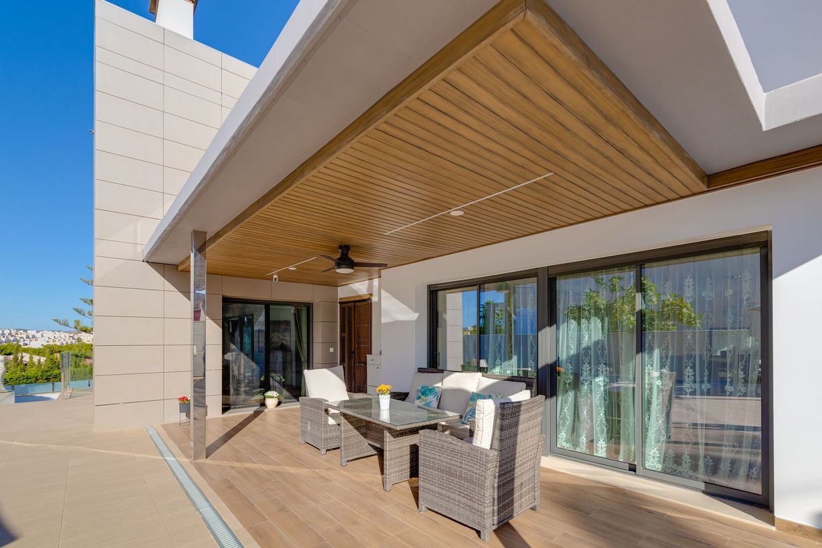 РОСКОШНАЯ ОТДЕЛЬНАЯ ВИЛЛА ПРОДАЕТСЯ – LOS BALCONES – LOS ALTOS DEL EDÉN