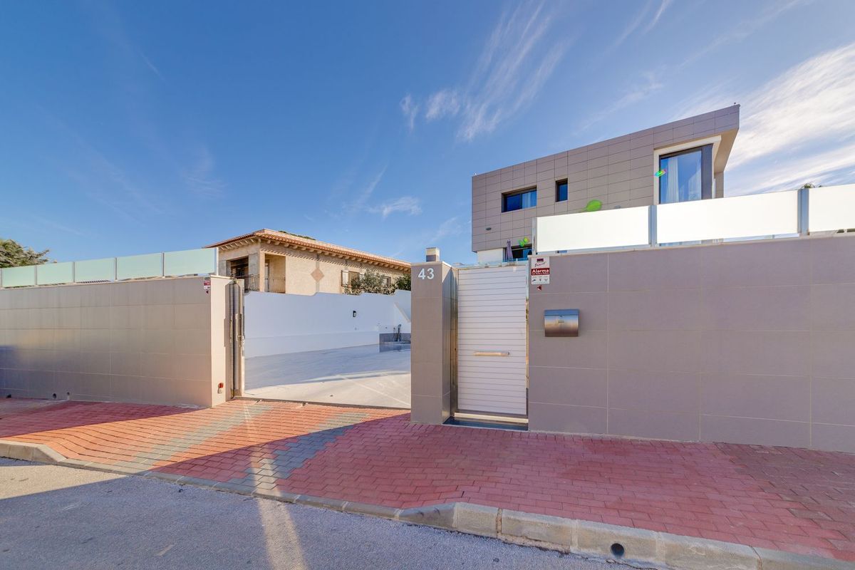 РОСКОШНАЯ ОТДЕЛЬНАЯ ВИЛЛА ПРОДАЕТСЯ – LOS BALCONES – LOS ALTOS DEL EDÉN