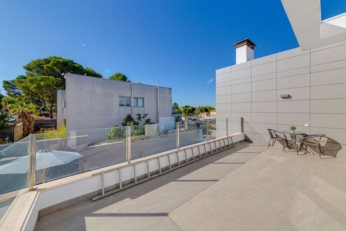 РОСКОШНАЯ ОТДЕЛЬНАЯ ВИЛЛА ПРОДАЕТСЯ – LOS BALCONES – LOS ALTOS DEL EDÉN